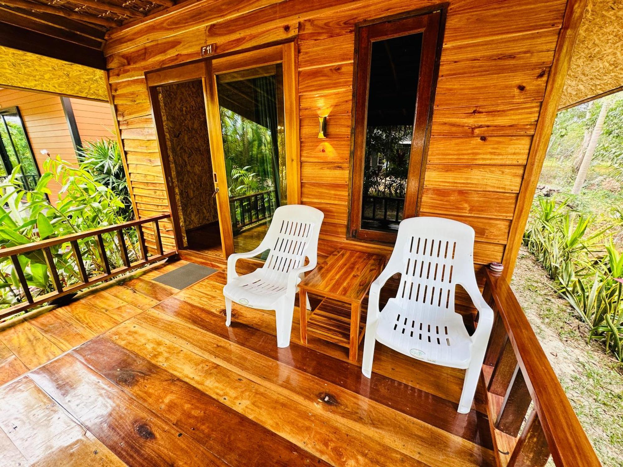 Koh Jum Bungalow & Hostel Esterno foto