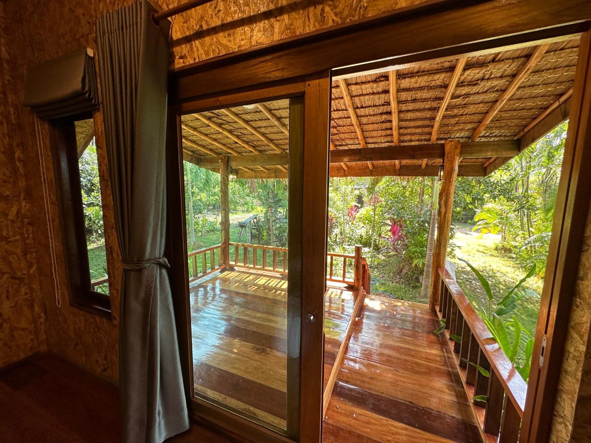 Koh Jum Bungalow & Hostel Esterno foto