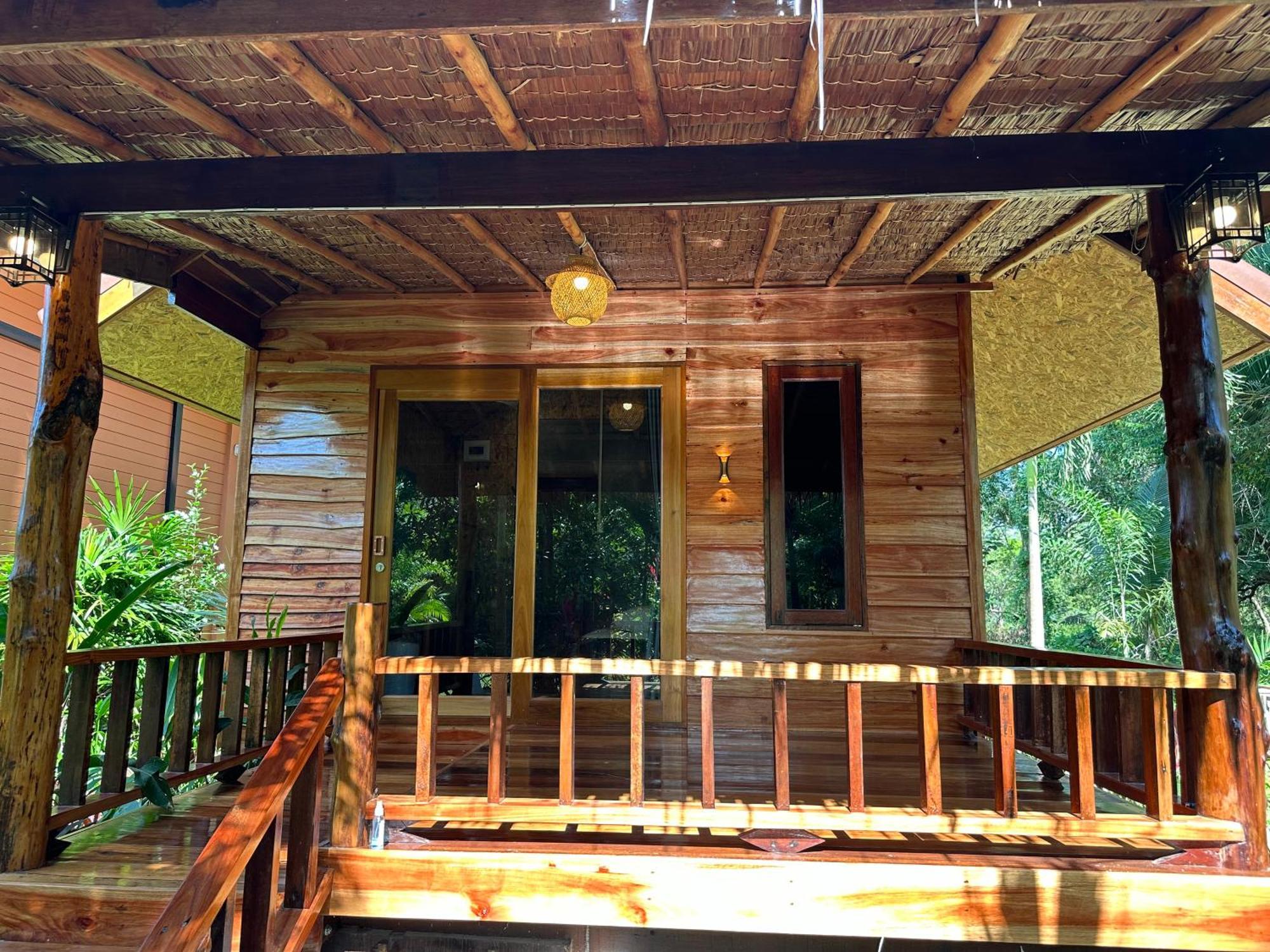 Koh Jum Bungalow & Hostel Esterno foto