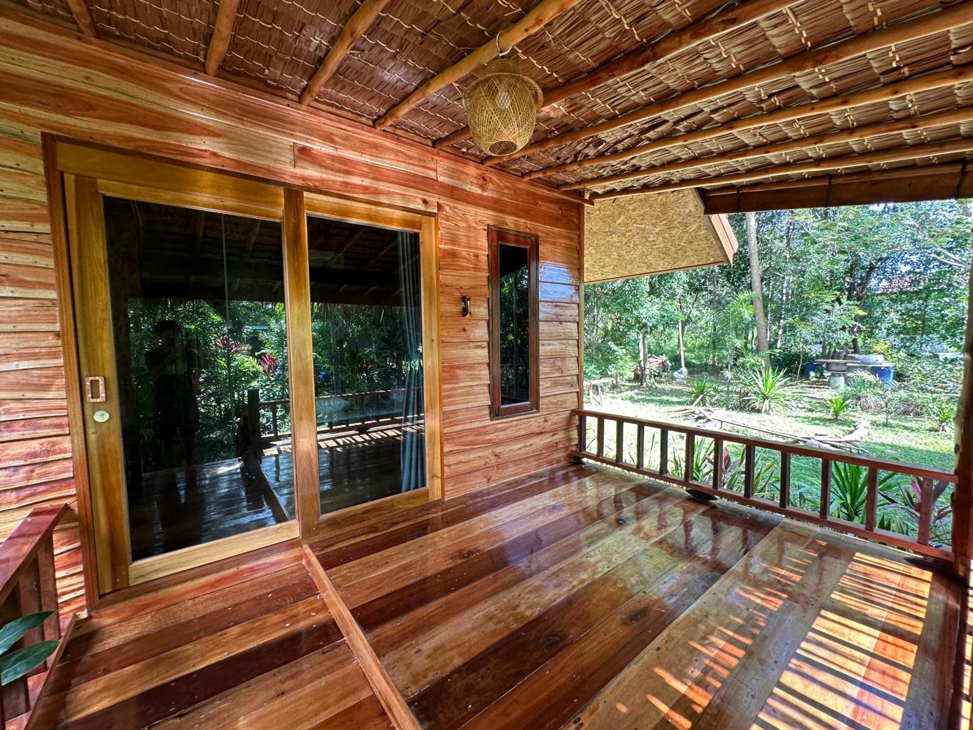Koh Jum Bungalow & Hostel Esterno foto