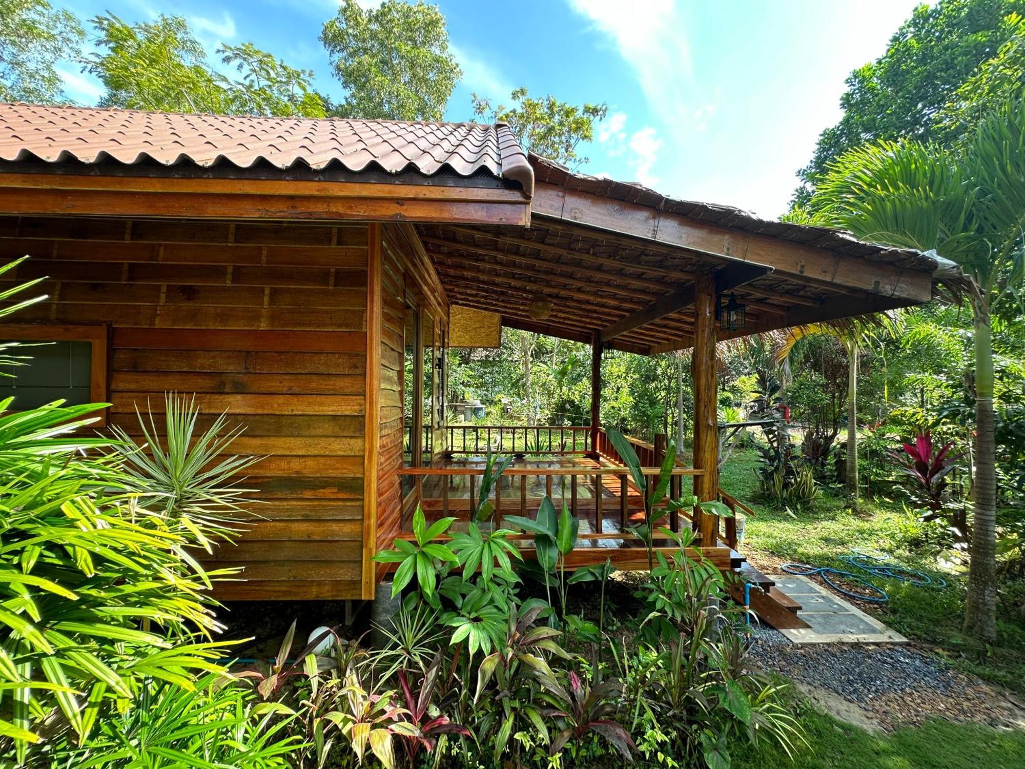 Koh Jum Bungalow & Hostel Esterno foto