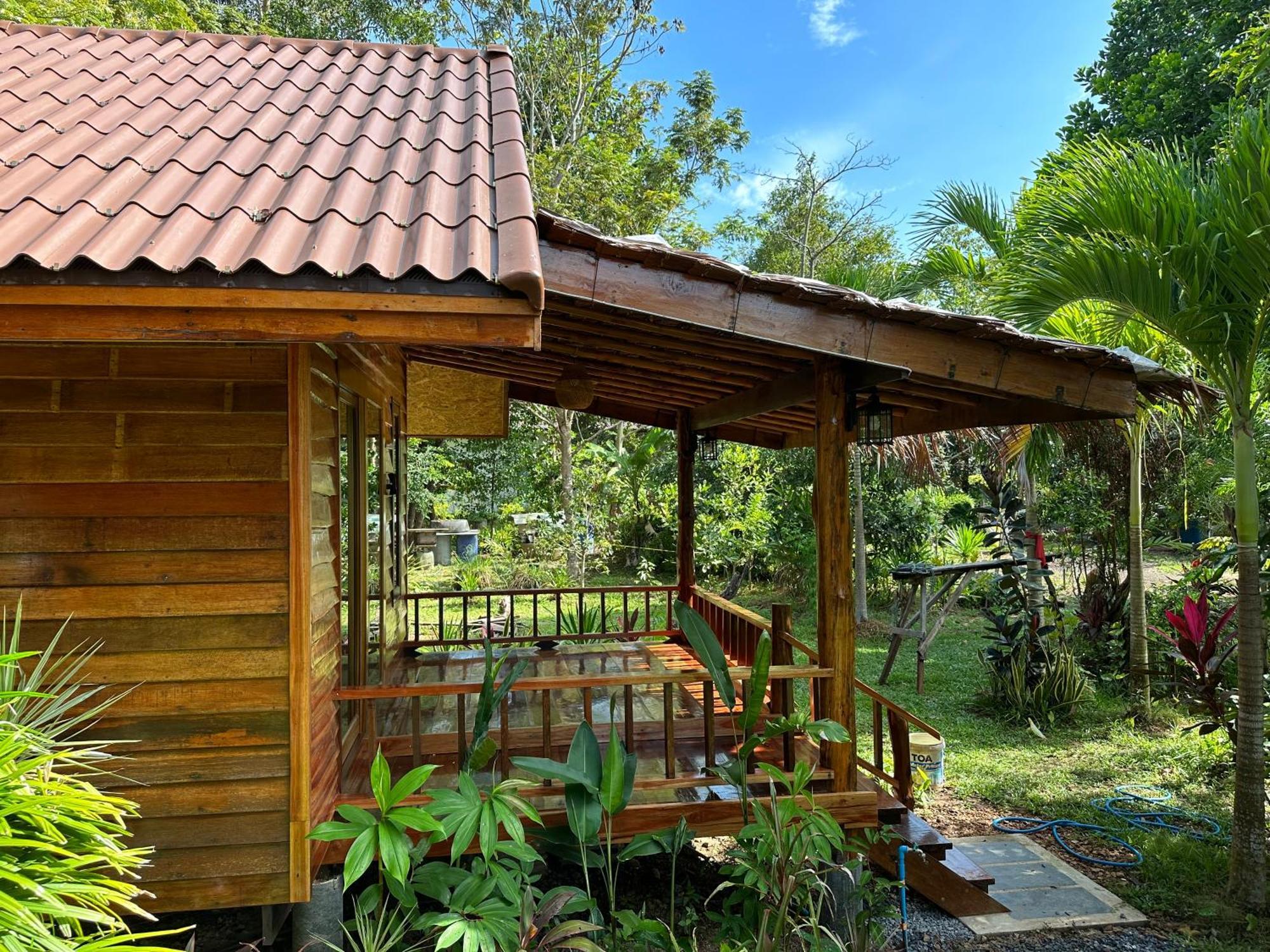 Koh Jum Bungalow & Hostel Esterno foto