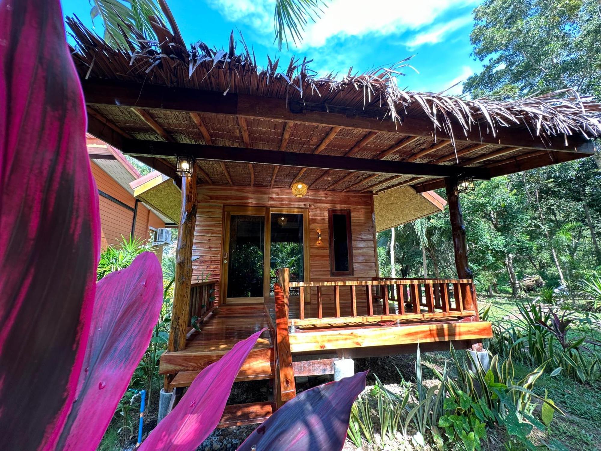 Koh Jum Bungalow & Hostel Esterno foto