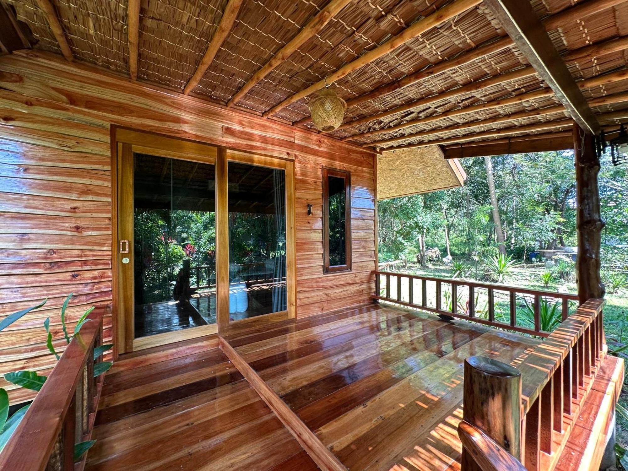 Koh Jum Bungalow & Hostel Esterno foto