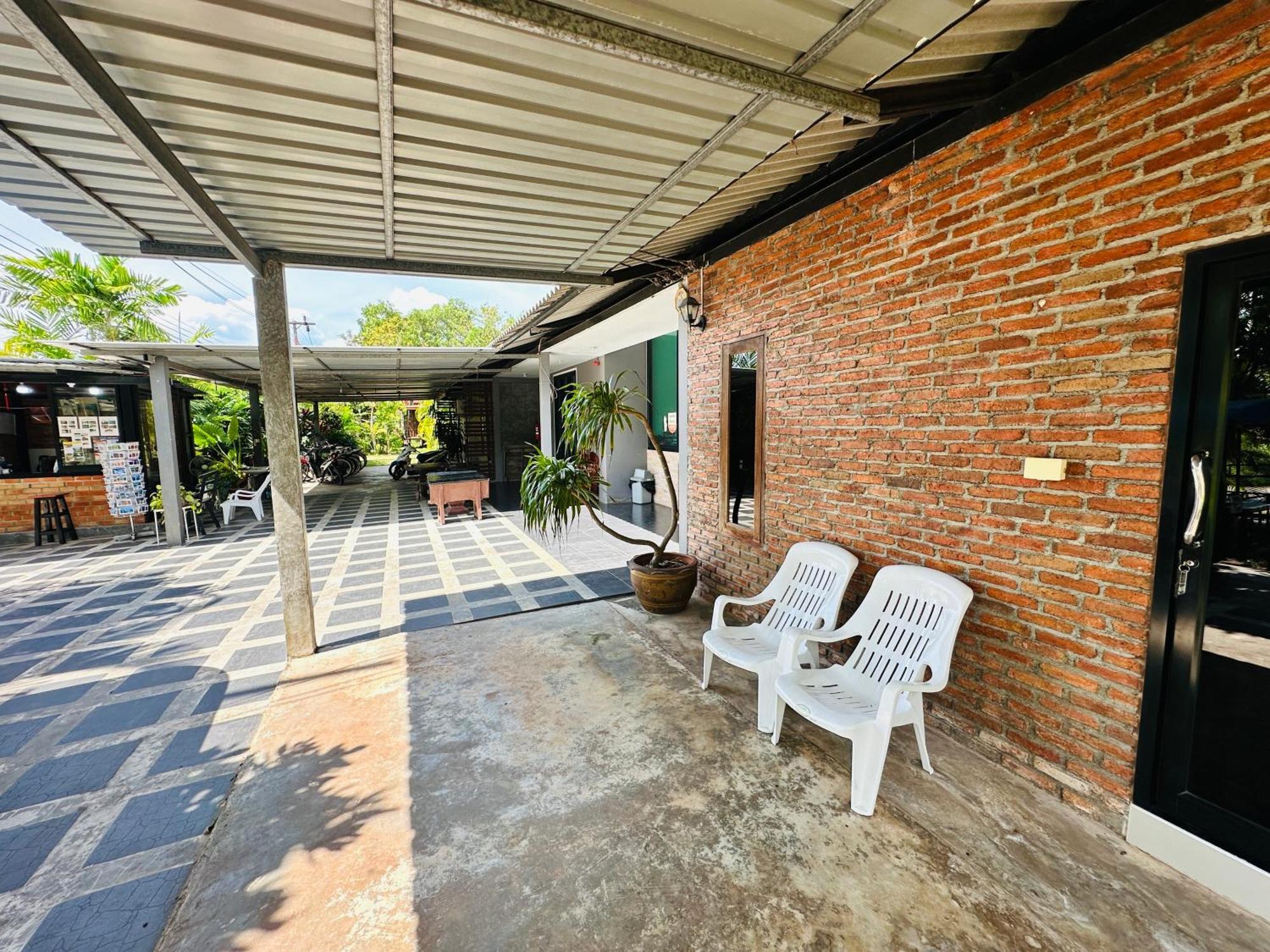 Koh Jum Bungalow & Hostel Esterno foto