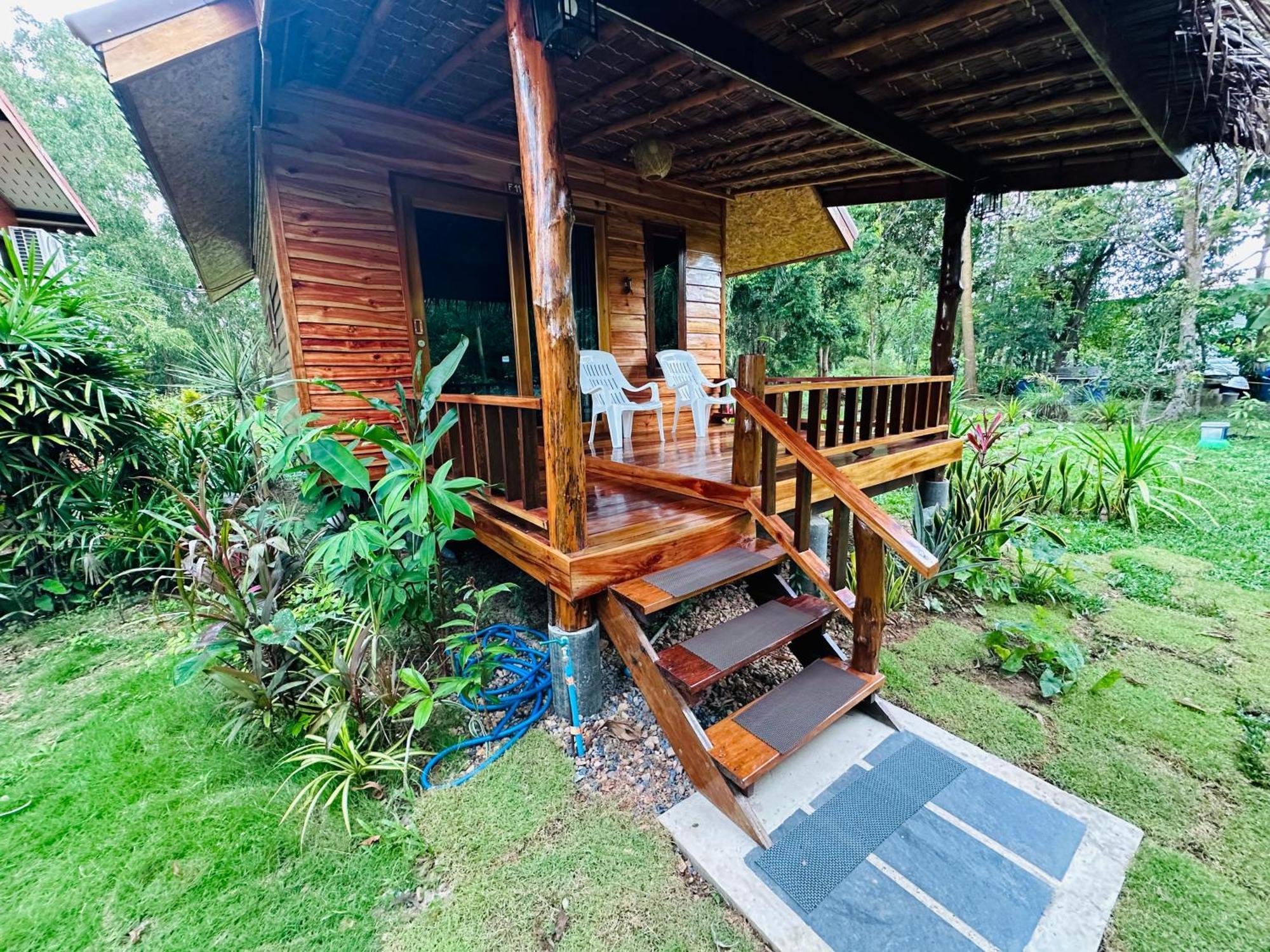 Koh Jum Bungalow & Hostel Esterno foto