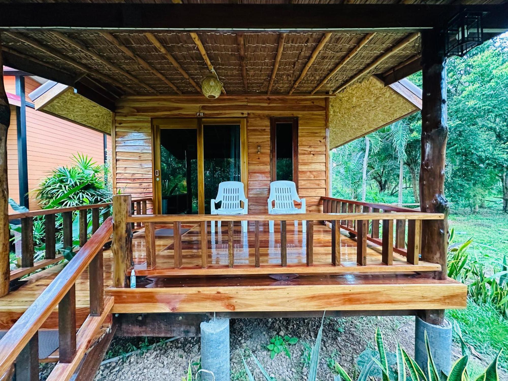 Koh Jum Bungalow & Hostel Esterno foto
