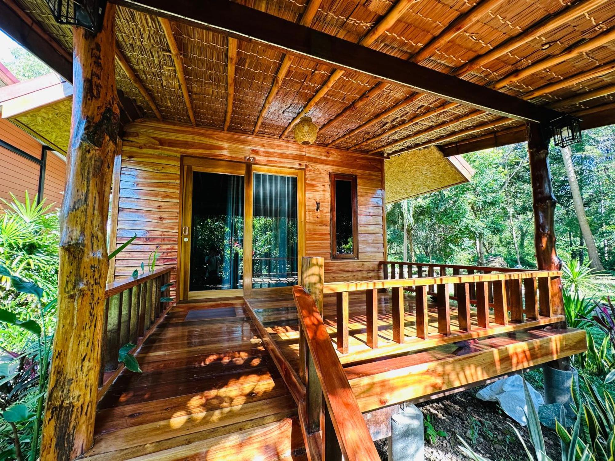 Koh Jum Bungalow & Hostel Esterno foto