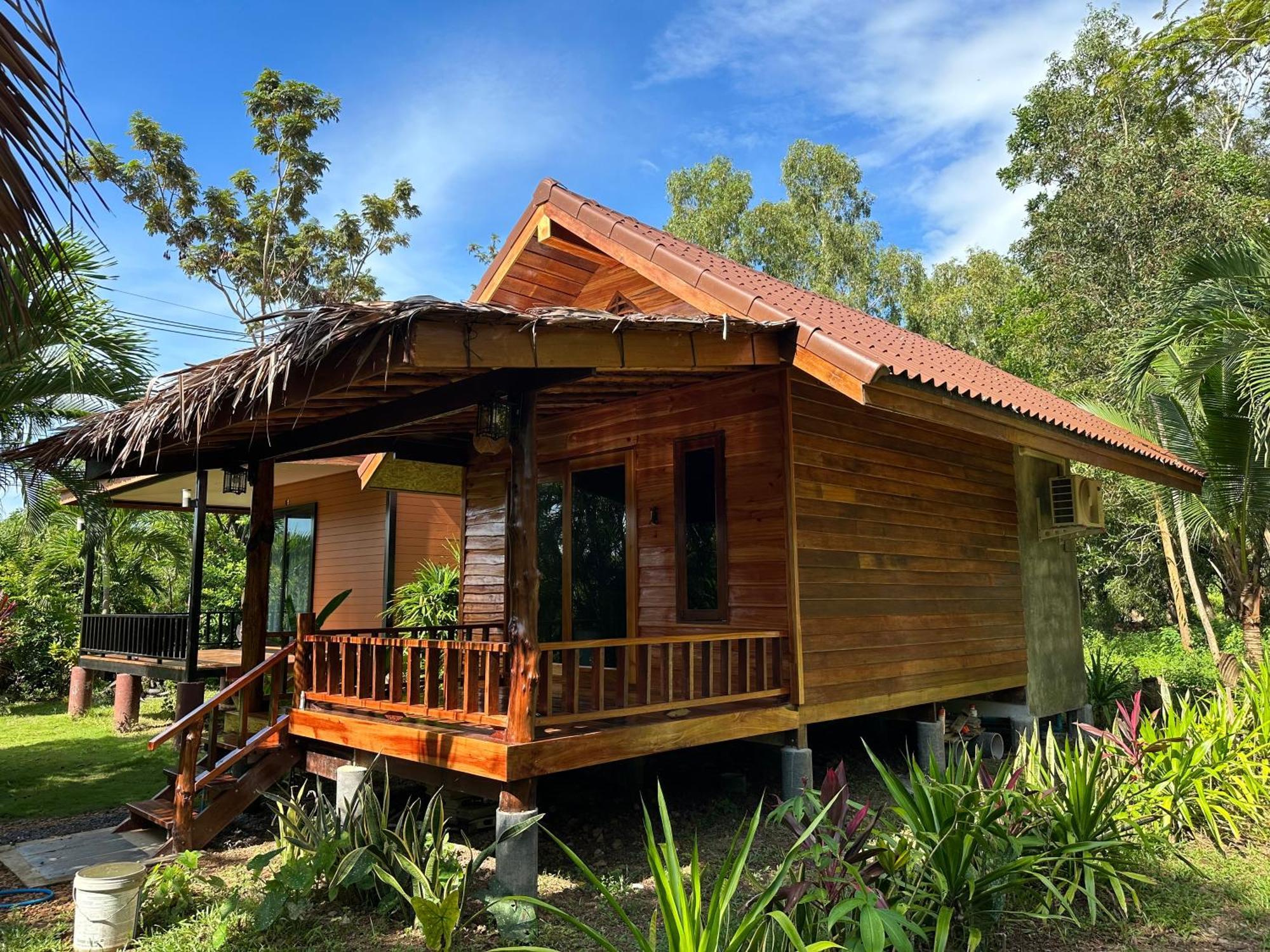 Koh Jum Bungalow & Hostel Esterno foto