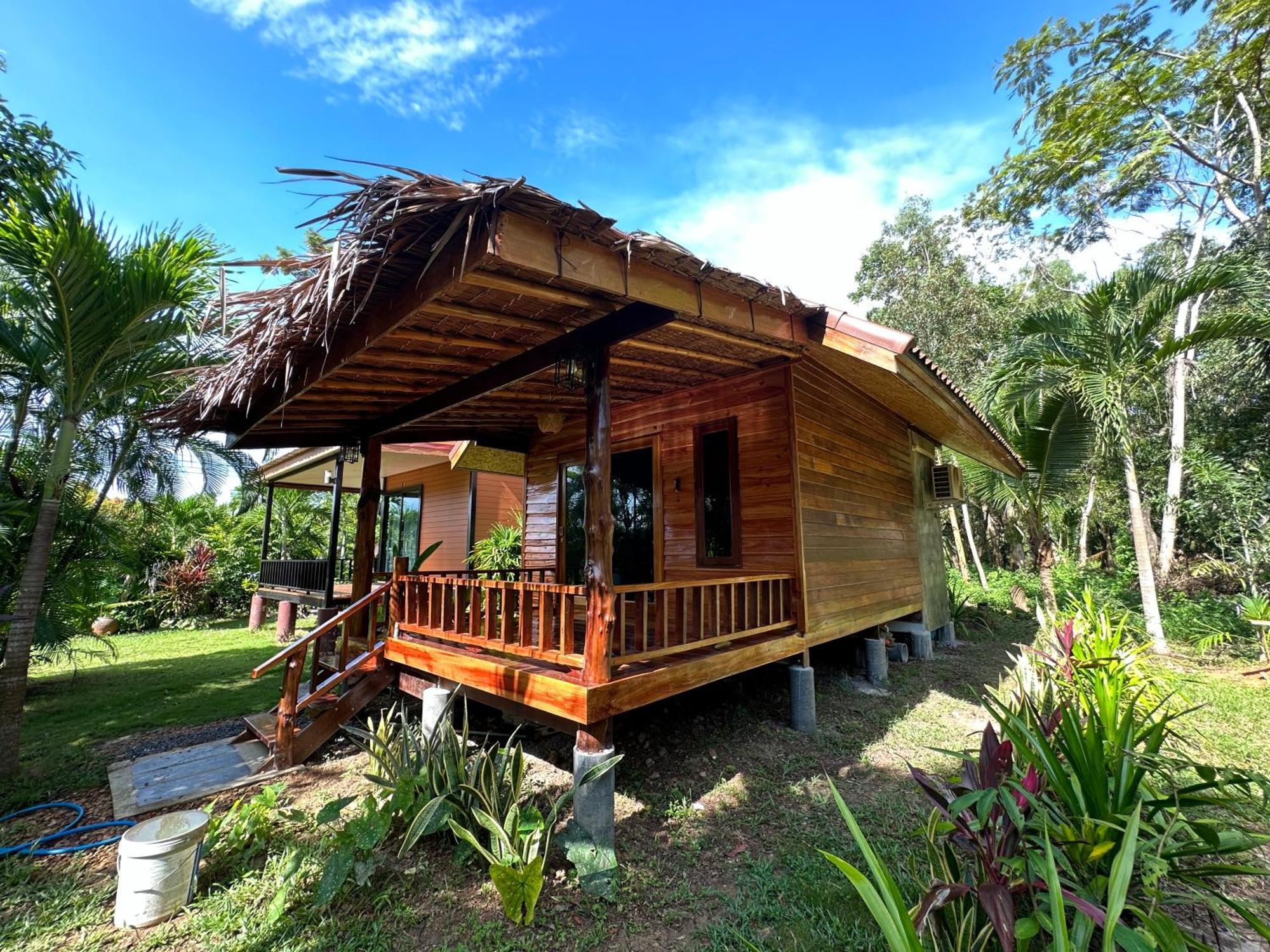 Koh Jum Bungalow & Hostel Esterno foto