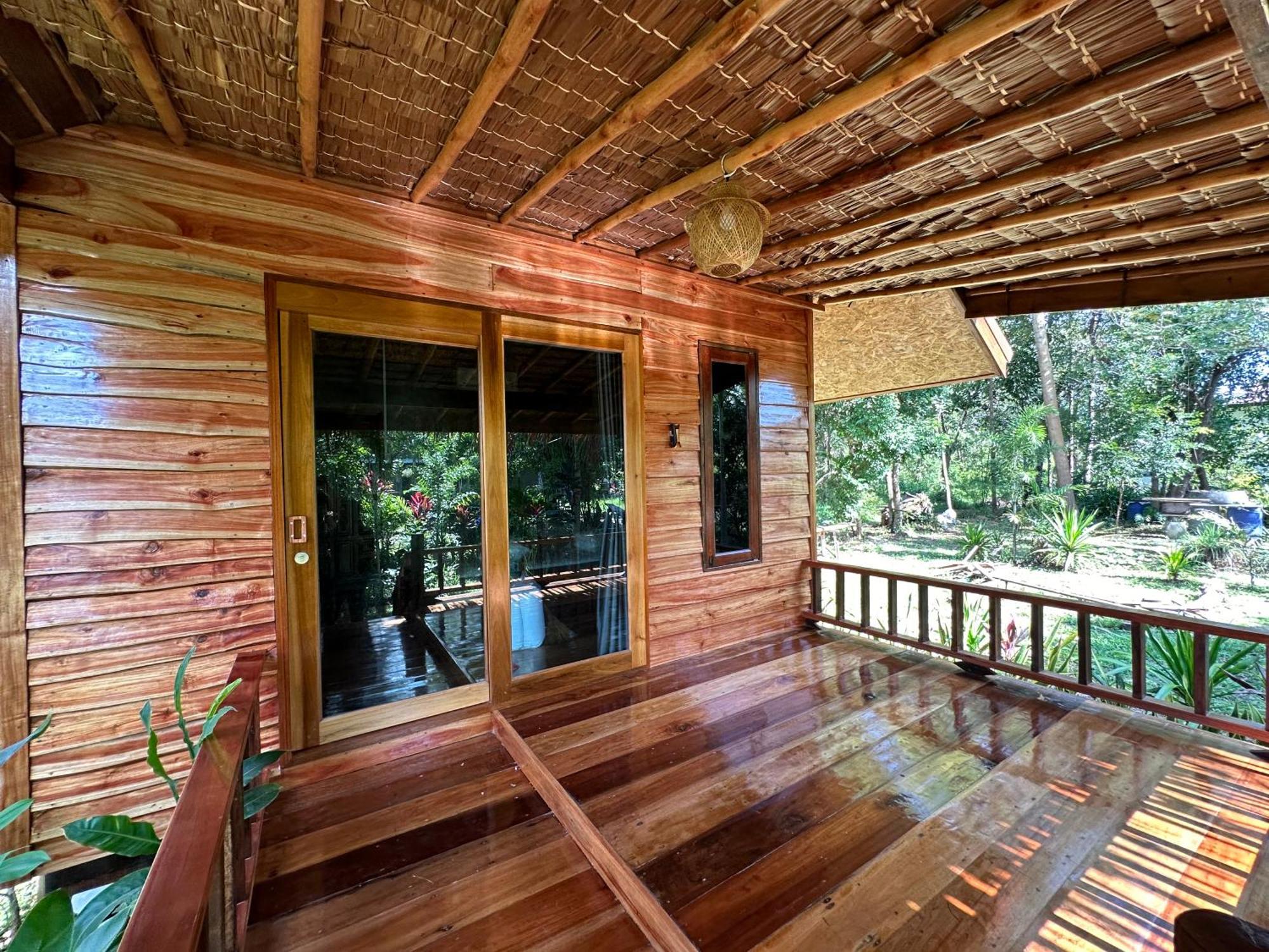 Koh Jum Bungalow & Hostel Esterno foto
