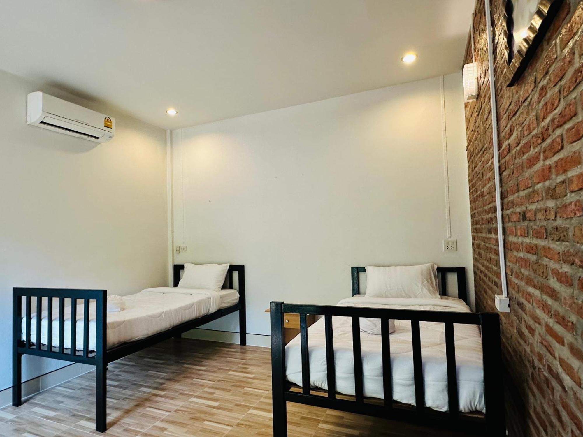 Koh Jum Bungalow & Hostel Esterno foto