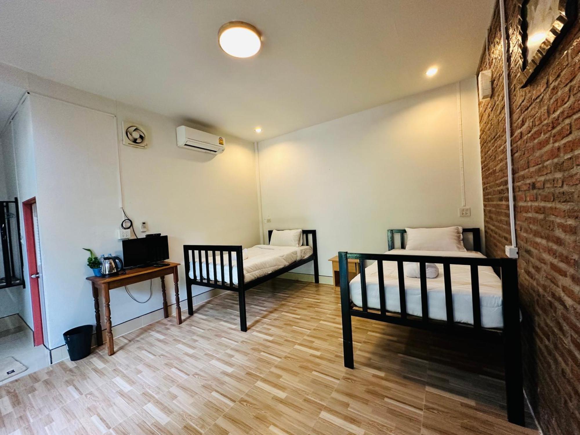 Koh Jum Bungalow & Hostel Esterno foto