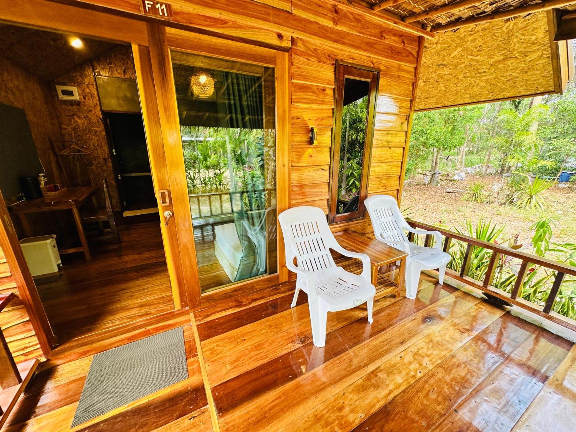 Koh Jum Bungalow & Hostel Esterno foto