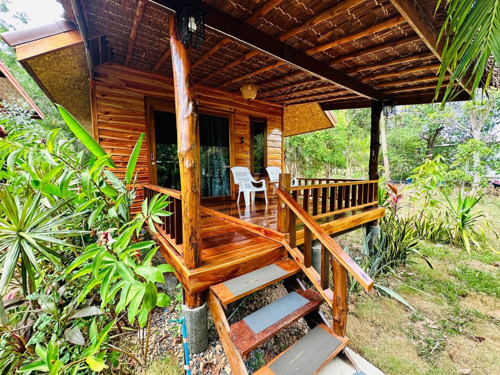 Koh Jum Bungalow & Hostel Esterno foto