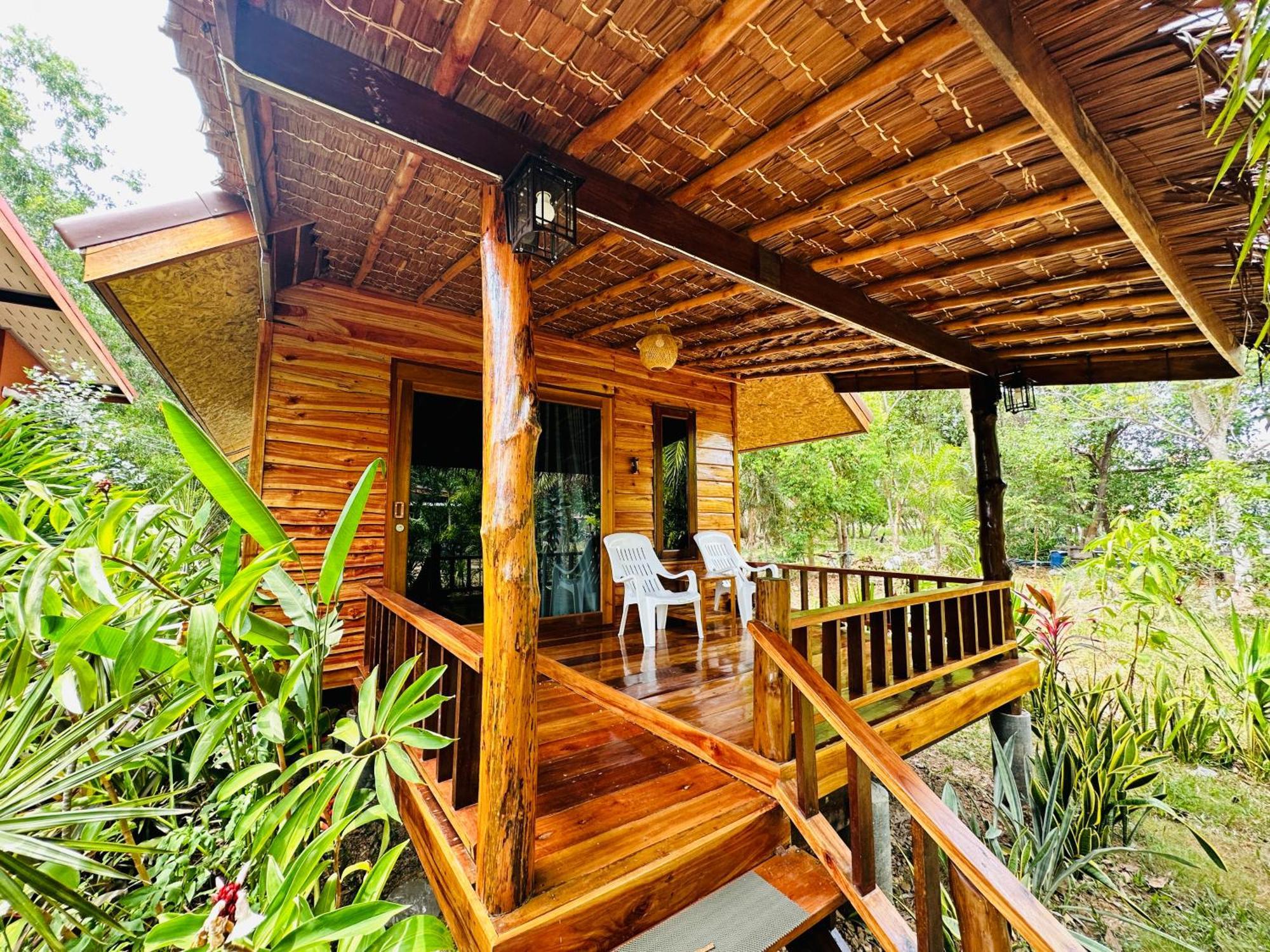 Koh Jum Bungalow & Hostel Esterno foto